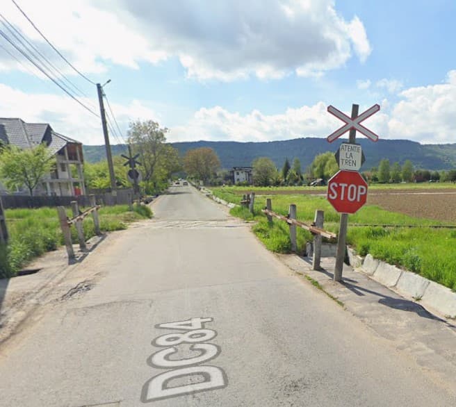 Vizibilitate redusa la nivel de trecere cu calea ferata - Imagine 1
